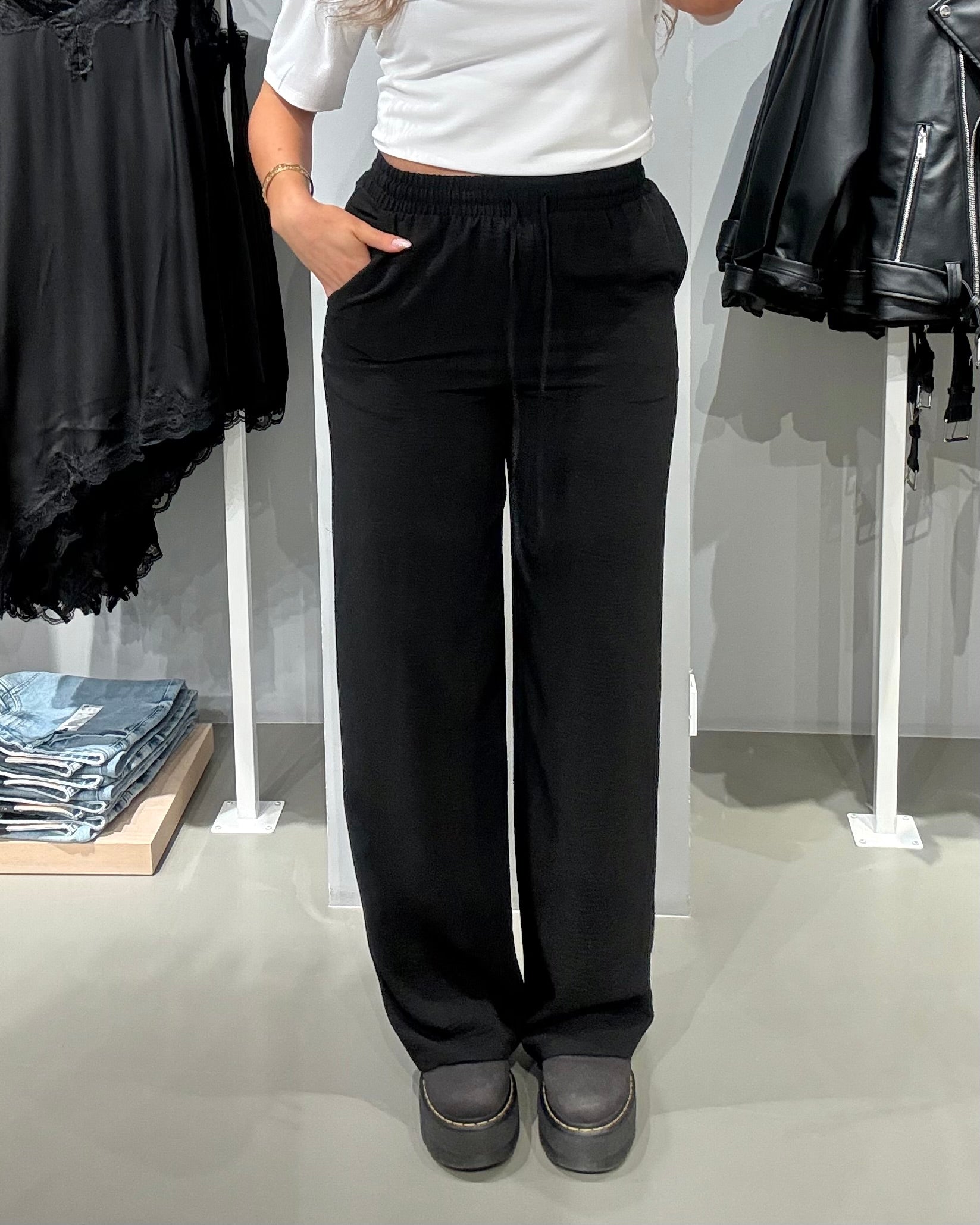 VIJOSA Trousers - Black Beauty